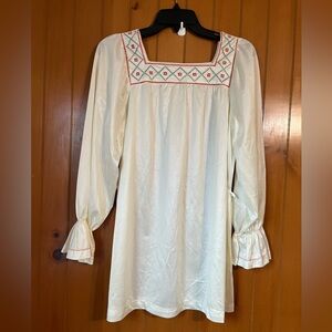 VTG Val Mode Cream  white Nylon Medium hippie pullover smock embroidered front